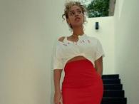 Beyonce w klasycznej spódniczce